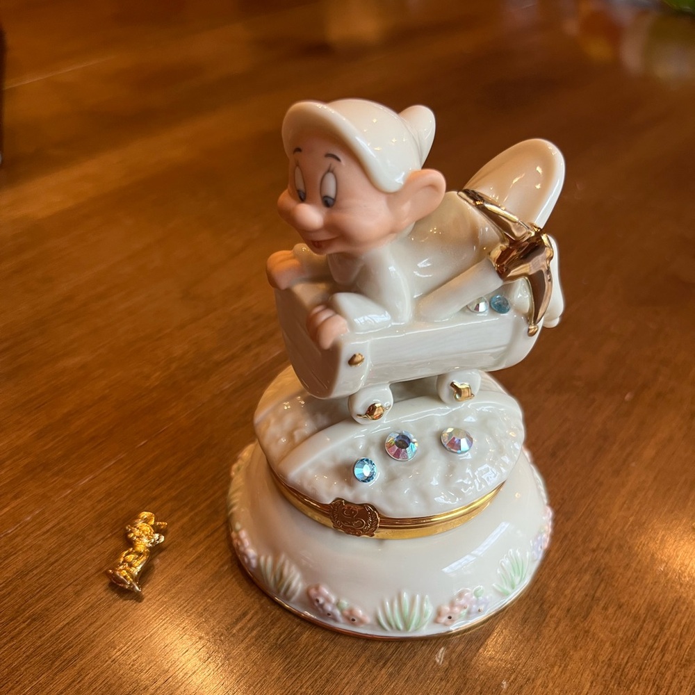 Lenox Disney ‘Dopey Treasure Box’ with gold Dopey necklace charm